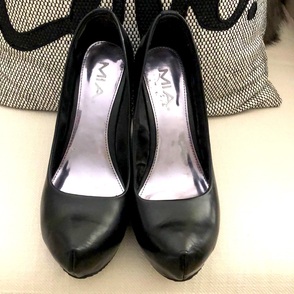 MIA Black elf wedges